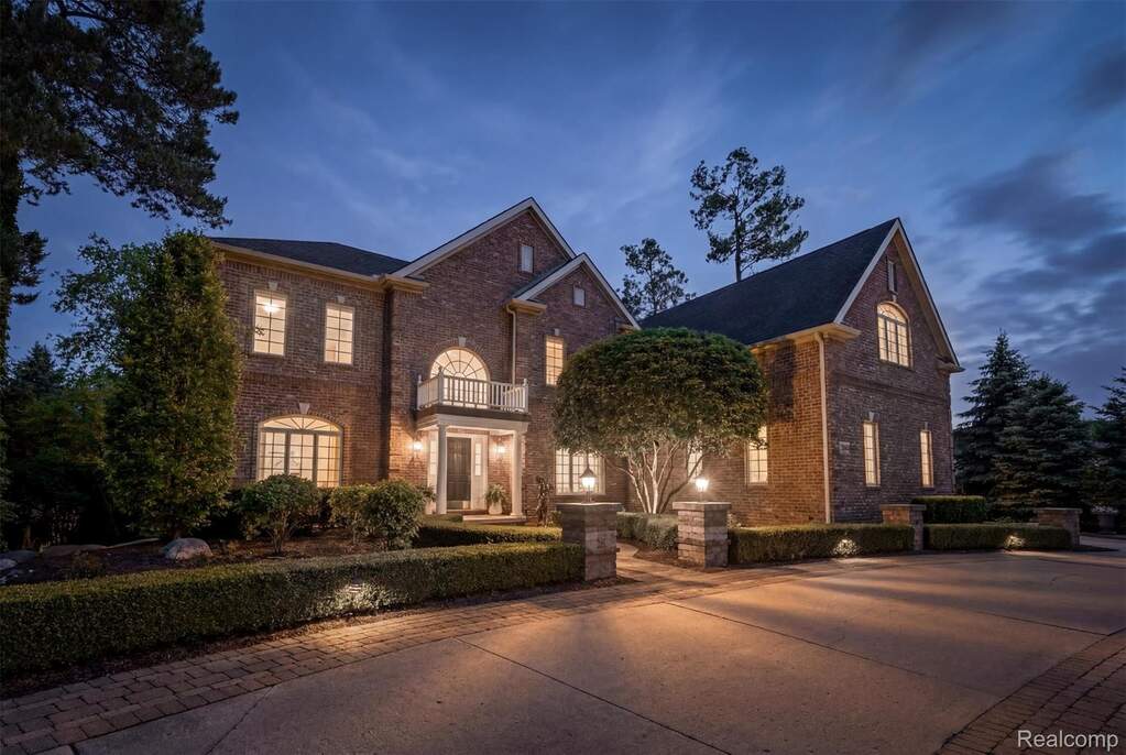 4 Bedroom Single Family Home/House's Image 9