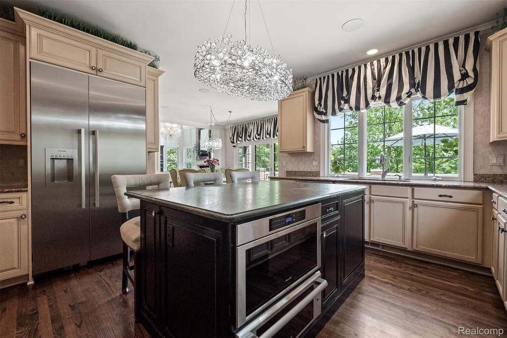 4 Bedroom Single Family Home/House's Image 17