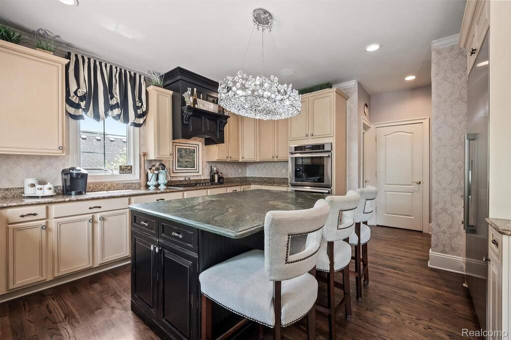 4 Bedroom Single Family Home/House's Image 18