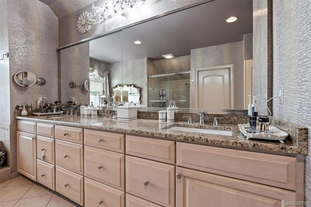 4 Bedroom Single Family Home/House's Image 32