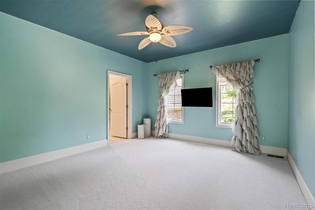 4 Bedroom Single Family Home/House's Image 33