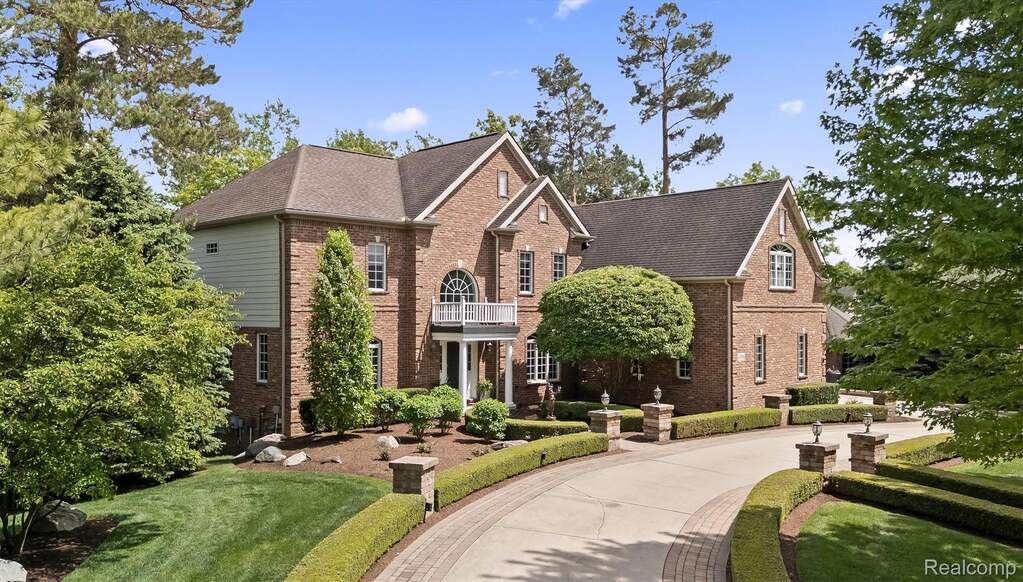 4 Bedroom Single Family Home/House's Image 3