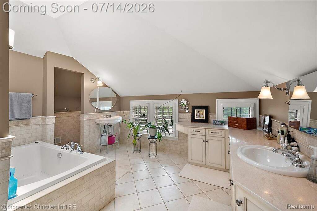 4 Bedroom Single Family Home/House's Image 43