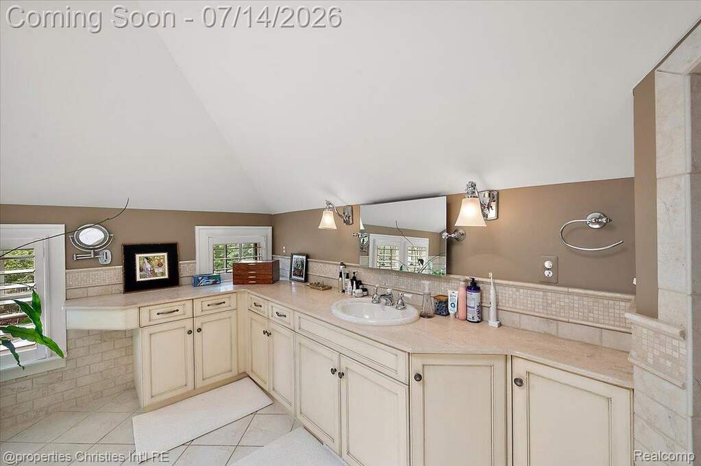 4 Bedroom Single Family Home/House's Image 48