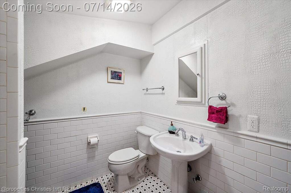 4 Bedroom Single Family Home/House's Image 76