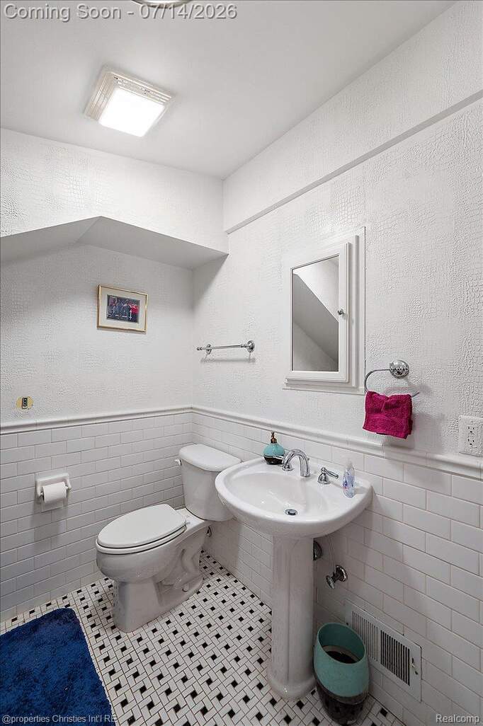 4 Bedroom Single Family Home/House's Image 77
