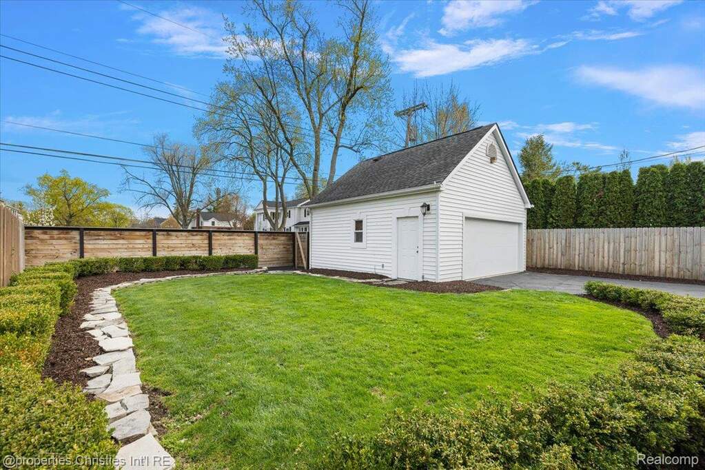4 Bedroom Single Family Home/House's Image 6