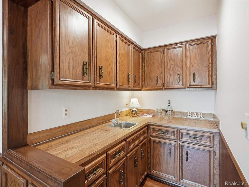 4 Bedroom Single Family Home/House's Image 14