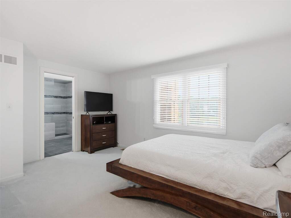 4 Bedroom Single Family Home/House's Image 31