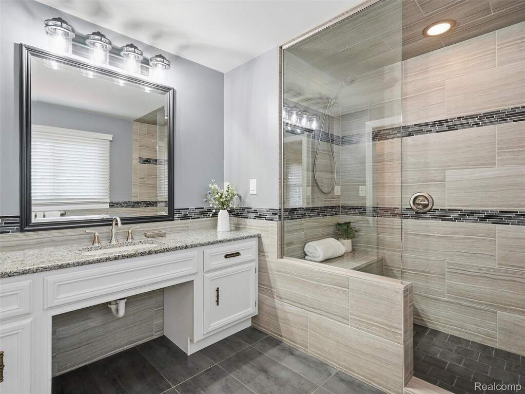 4 Bedroom Single Family Home/House's Image 32