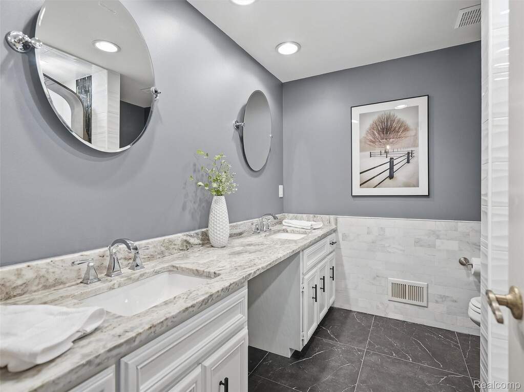 4 Bedroom Single Family Home/House's Image 35