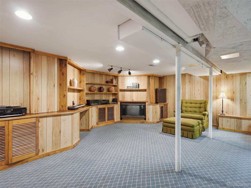 4 Bedroom Single Family Home/House's Image 37