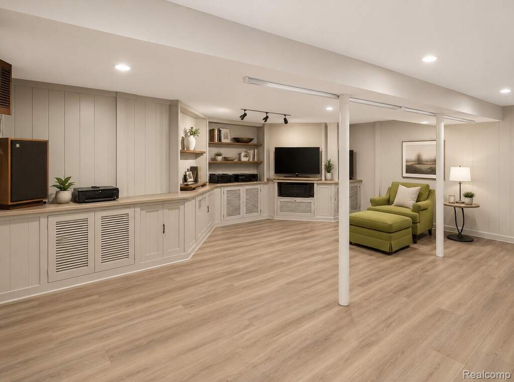 4 Bedroom Single Family Home/House's Image 38