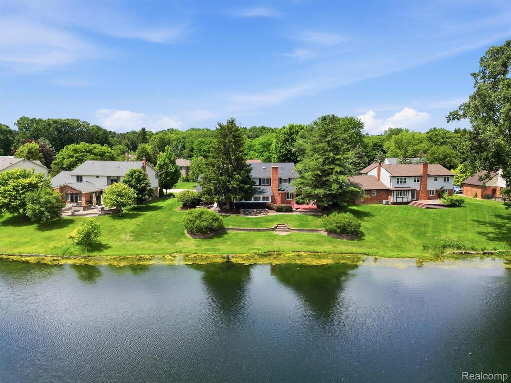Ariel view of Stratford Lake and home
