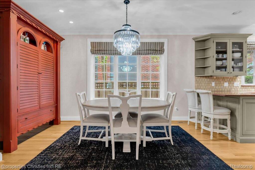 4 Bedroom Single Family Home/House's Image 9