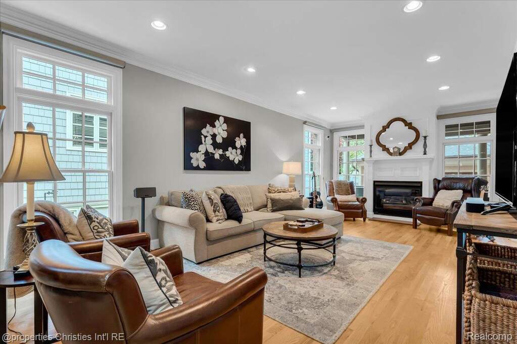 4 Bedroom Single Family Home/House's Image 5