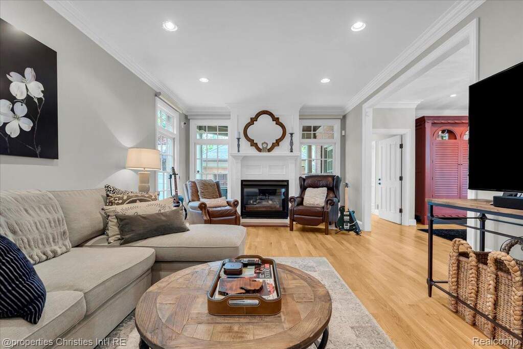 4 Bedroom Single Family Home/House's Image 6