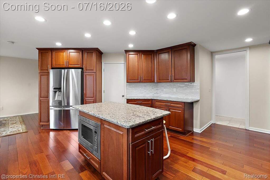 6 Bedroom Single Family Home/House's Image 19