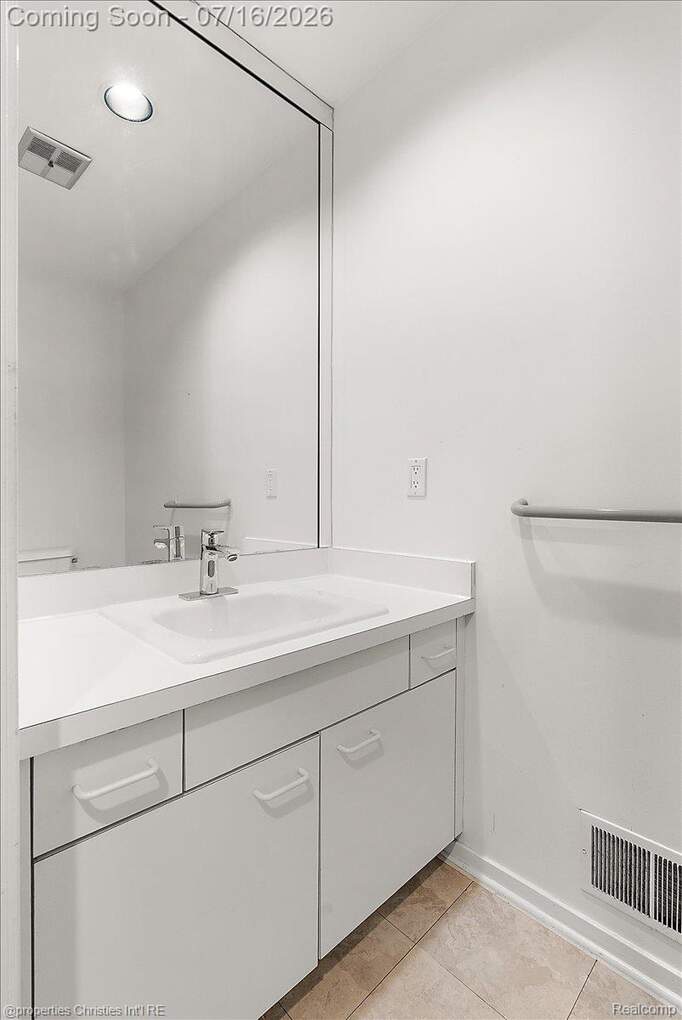 6 Bedroom Single Family Home/House's Image 27