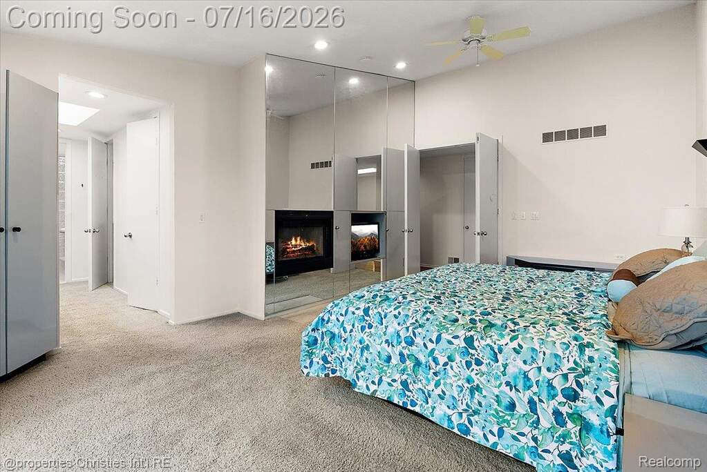 6 Bedroom Single Family Home/House's Image 29