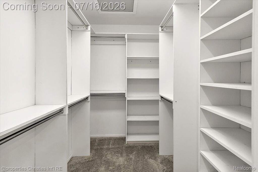 6 Bedroom Single Family Home/House's Image 36