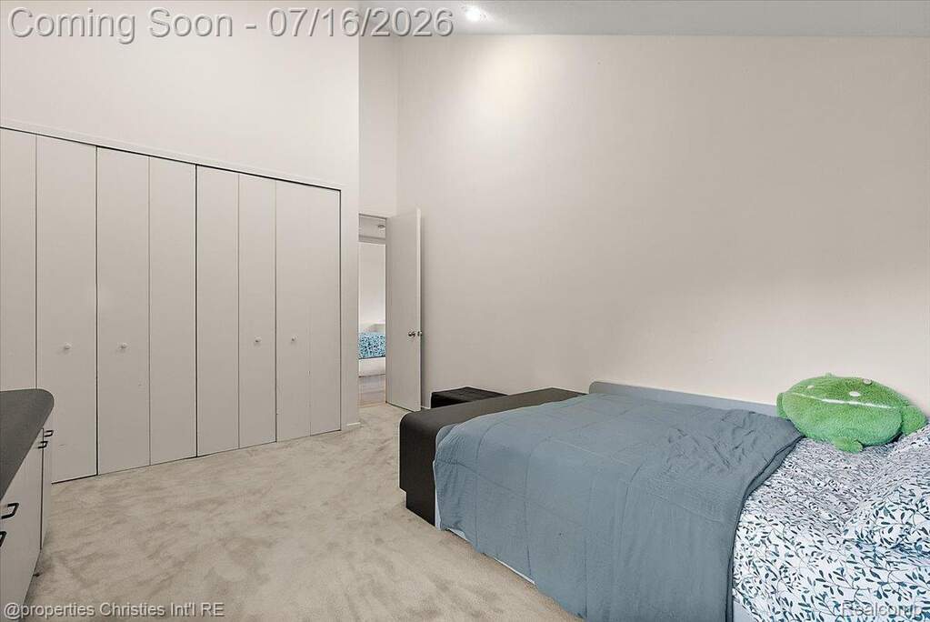 6 Bedroom Single Family Home/House's Image 39