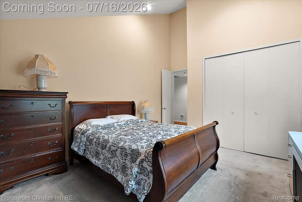 6 Bedroom Single Family Home/House's Image 41