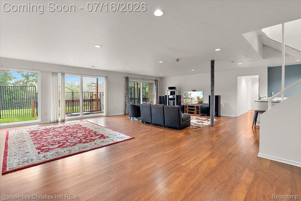 6 Bedroom Single Family Home/House's Image 47