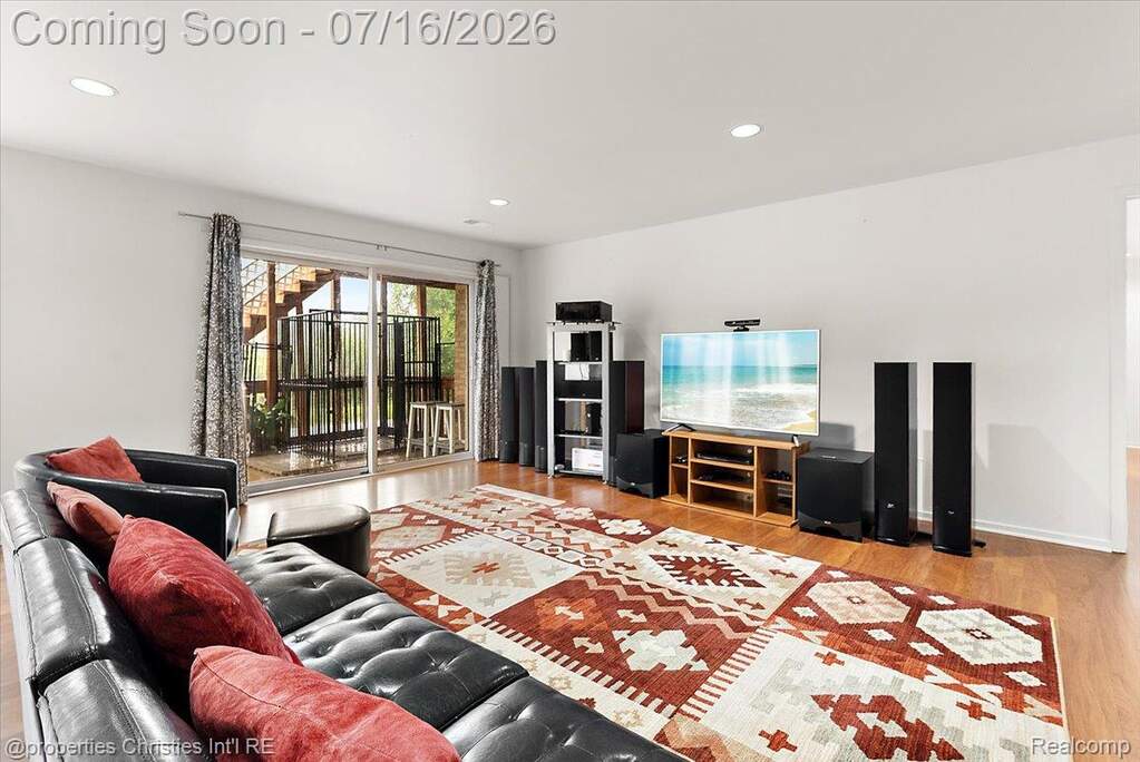 6 Bedroom Single Family Home/House's Image 49