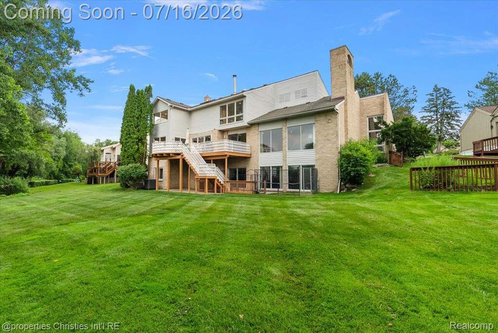 6 Bedroom Single Family Home/House's Image 59