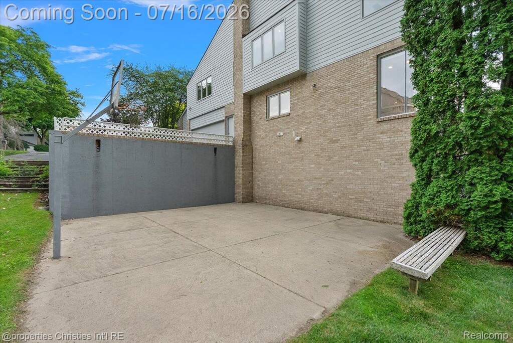 6 Bedroom Single Family Home/House's Image 62