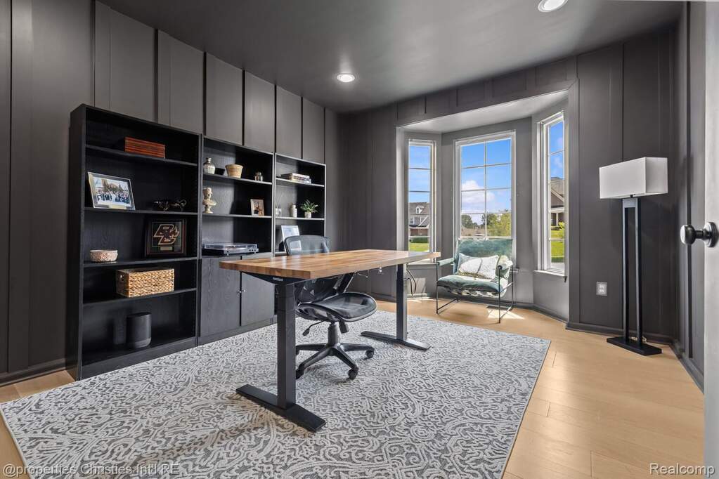 4 Bedroom Single Family Home/House's Image 14