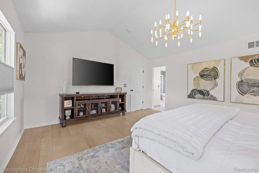 4 Bedroom Single Family Home/House's Image 17