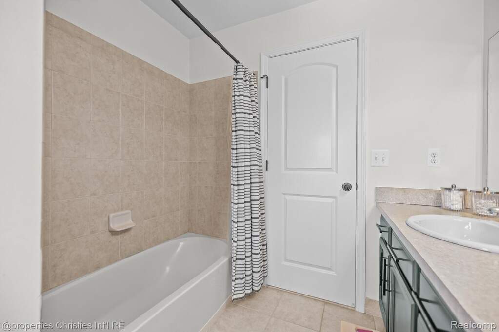 4 Bedroom Single Family Home/House's Image 25