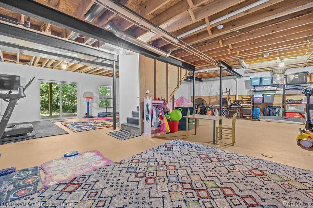 4 Bedroom Single Family Home/House's Image 27