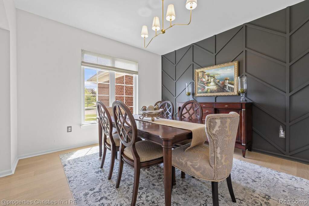 4 Bedroom Single Family Home/House's Image 3