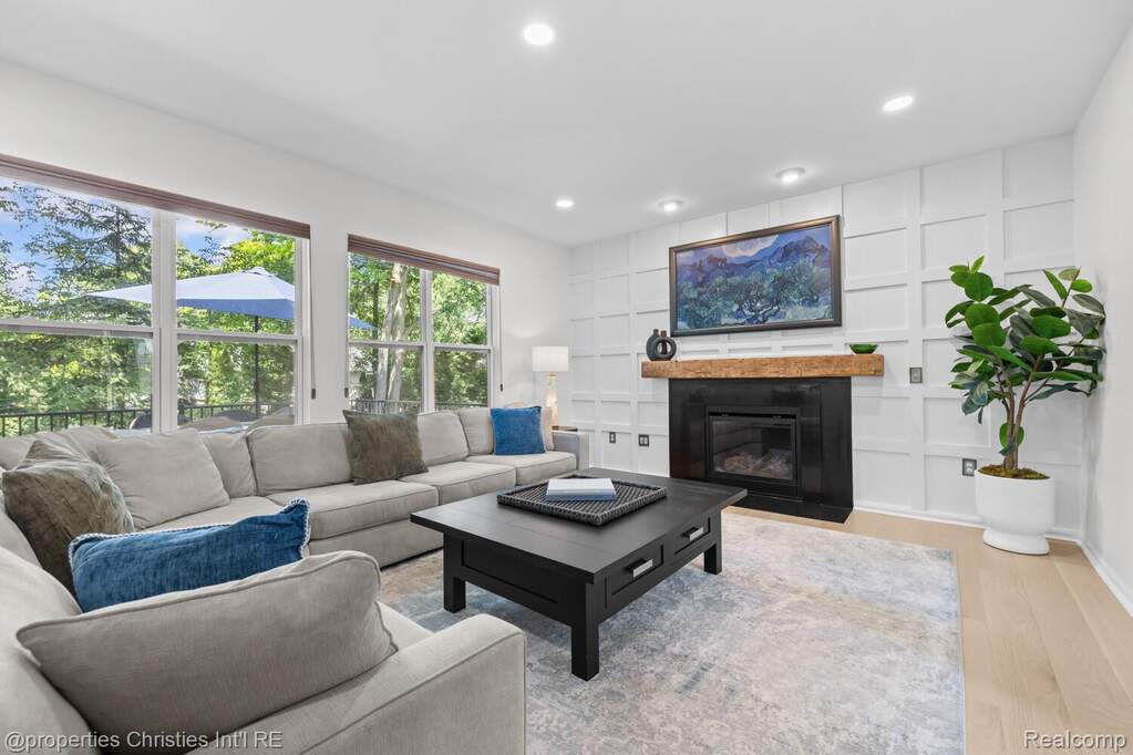 4 Bedroom Single Family Home/House's Image 5