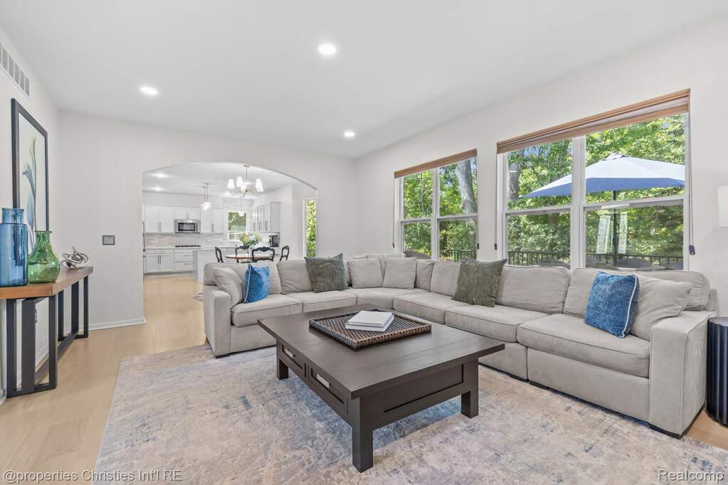4 Bedroom Single Family Home/House's Image 6
