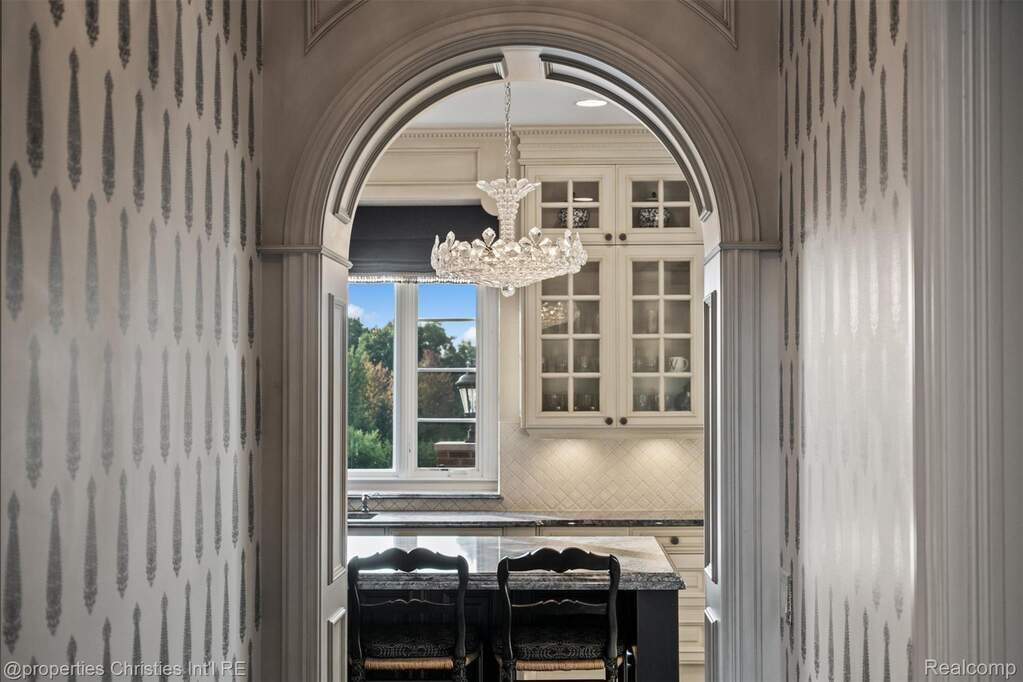 4 Bedroom Single Family Home/House's Image 15