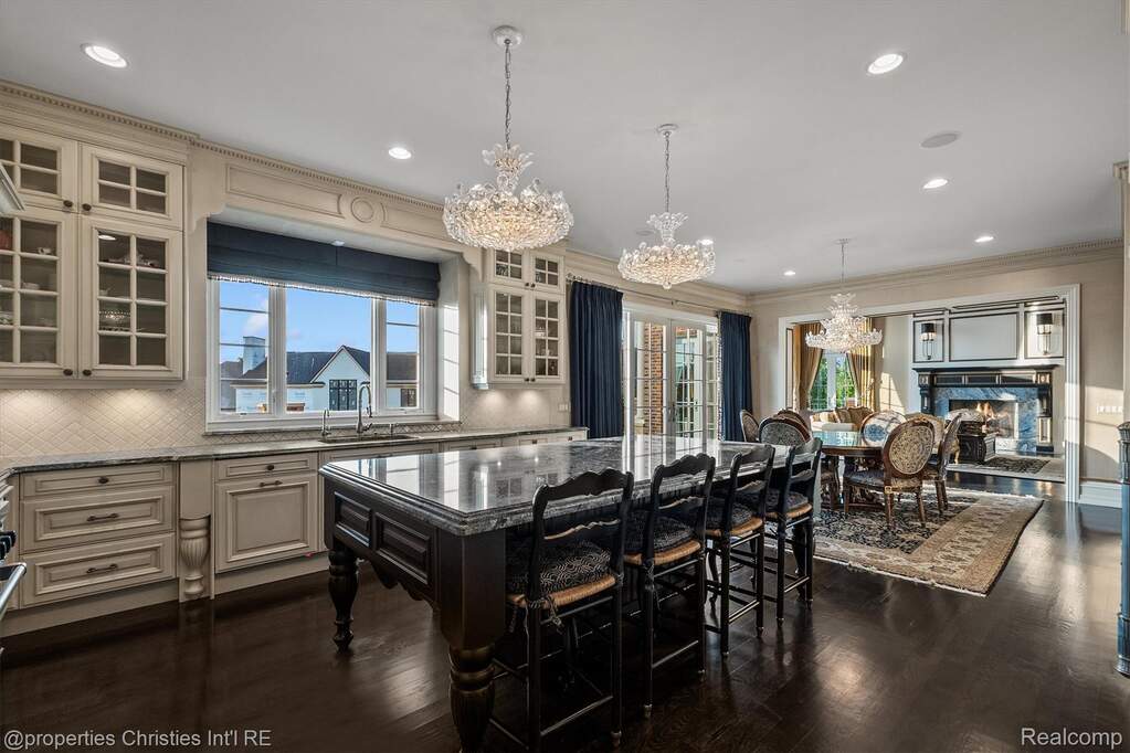4 Bedroom Single Family Home/House's Image 16