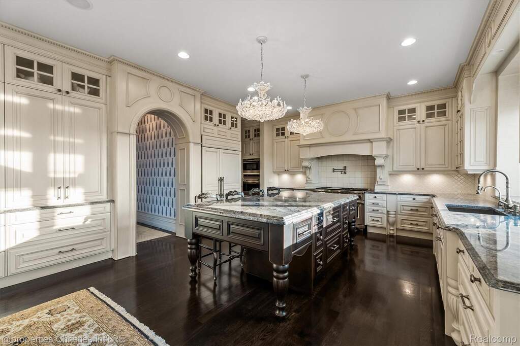4 Bedroom Single Family Home/House's Image 17