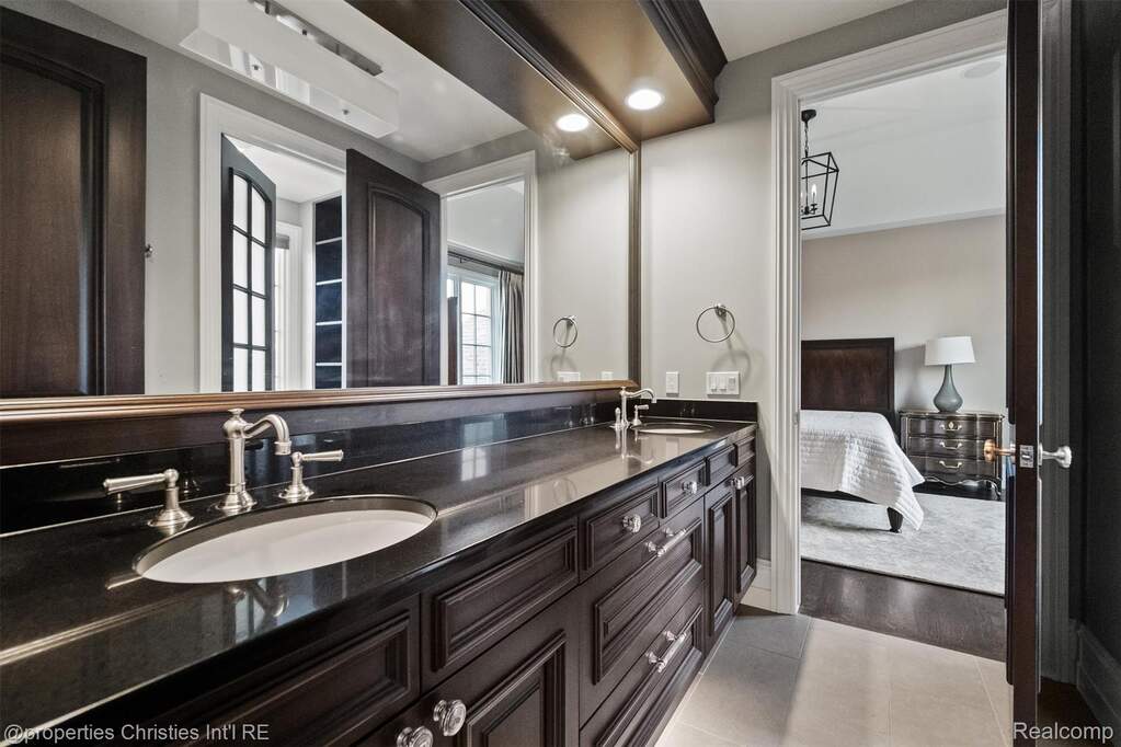 4 Bedroom Single Family Home/House's Image 31