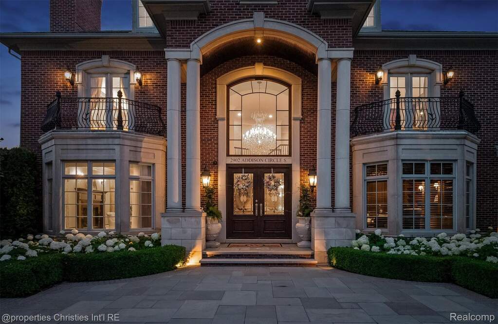 4 Bedroom Single Family Home/House's Image 4
