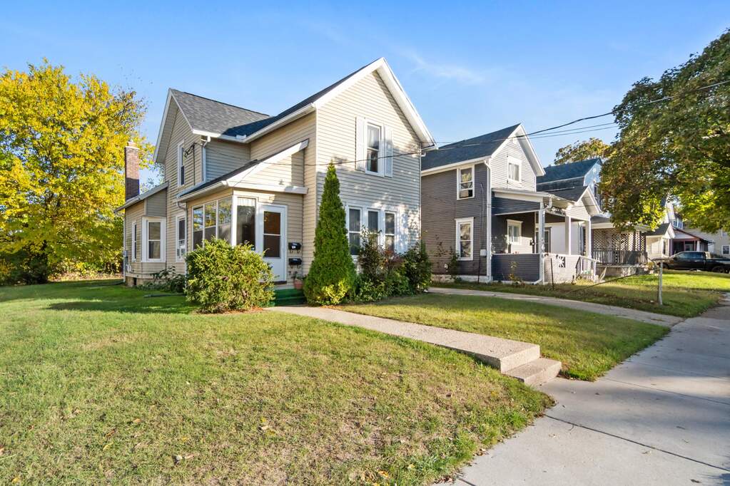 1217 First Street photo