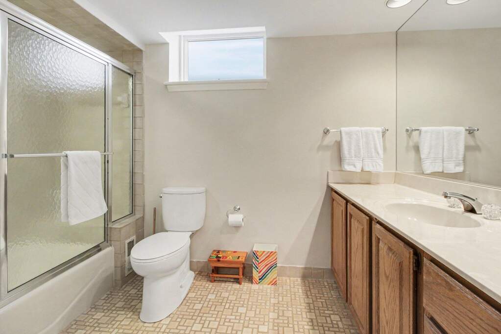 4 Bedroom Single Family Home/House's Image 37