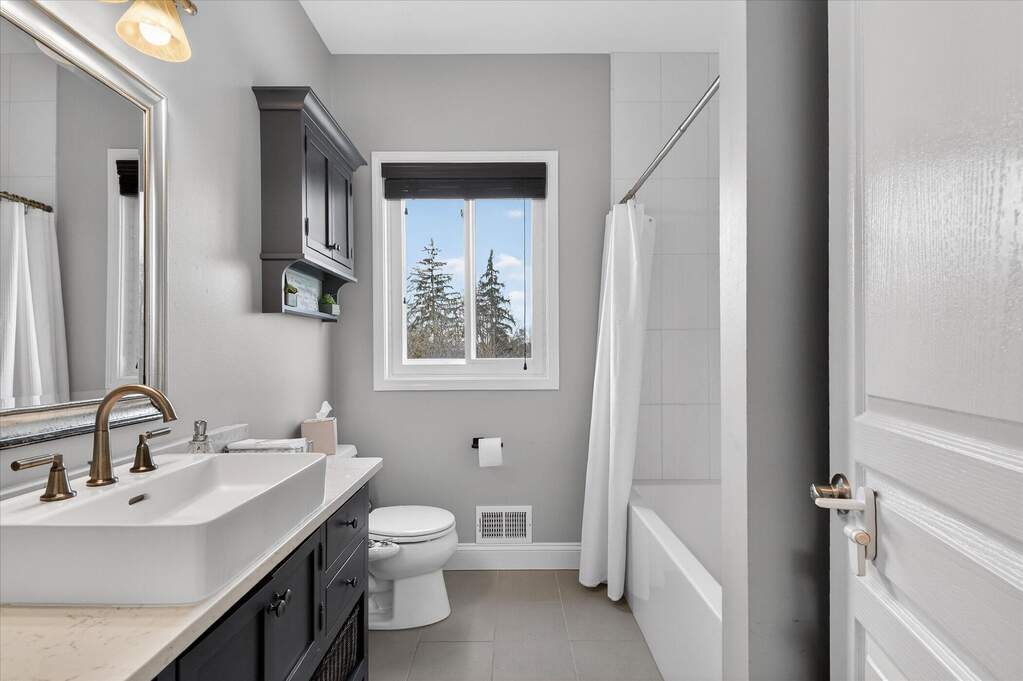 4 Bedroom Single Family Home/House's Image 36