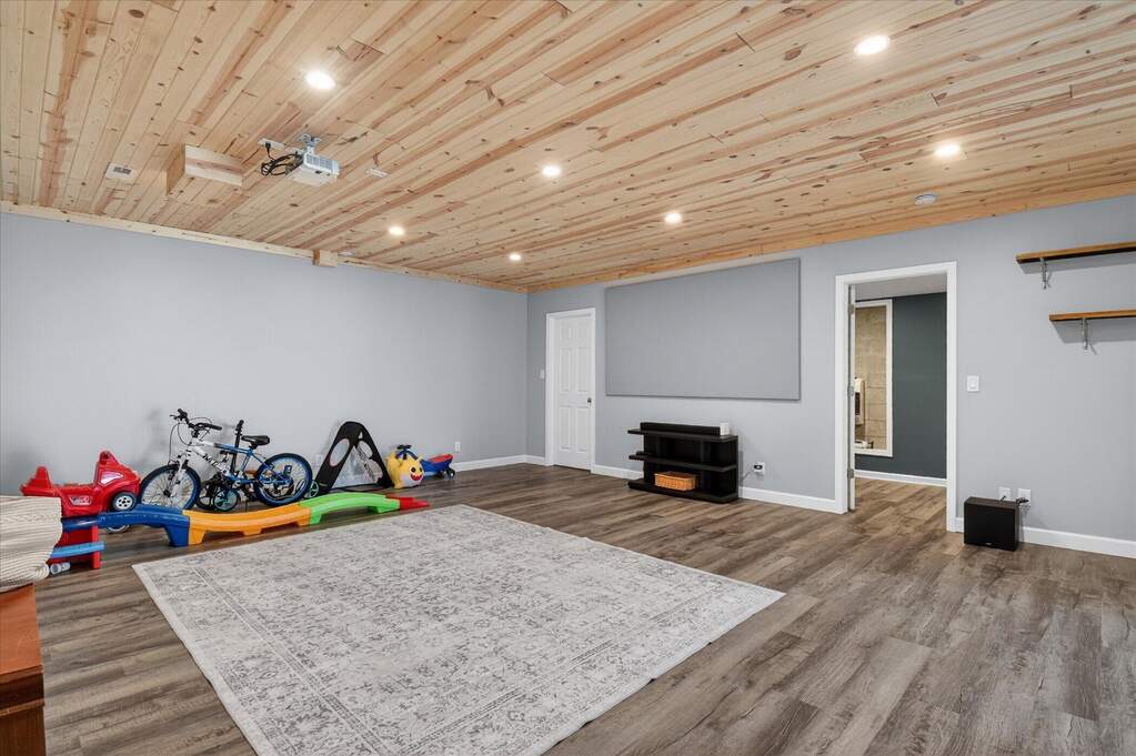 4 Bedroom Single Family Home/House's Image 44