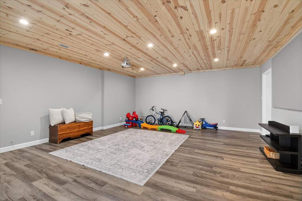 4 Bedroom Single Family Home/House's Image 45