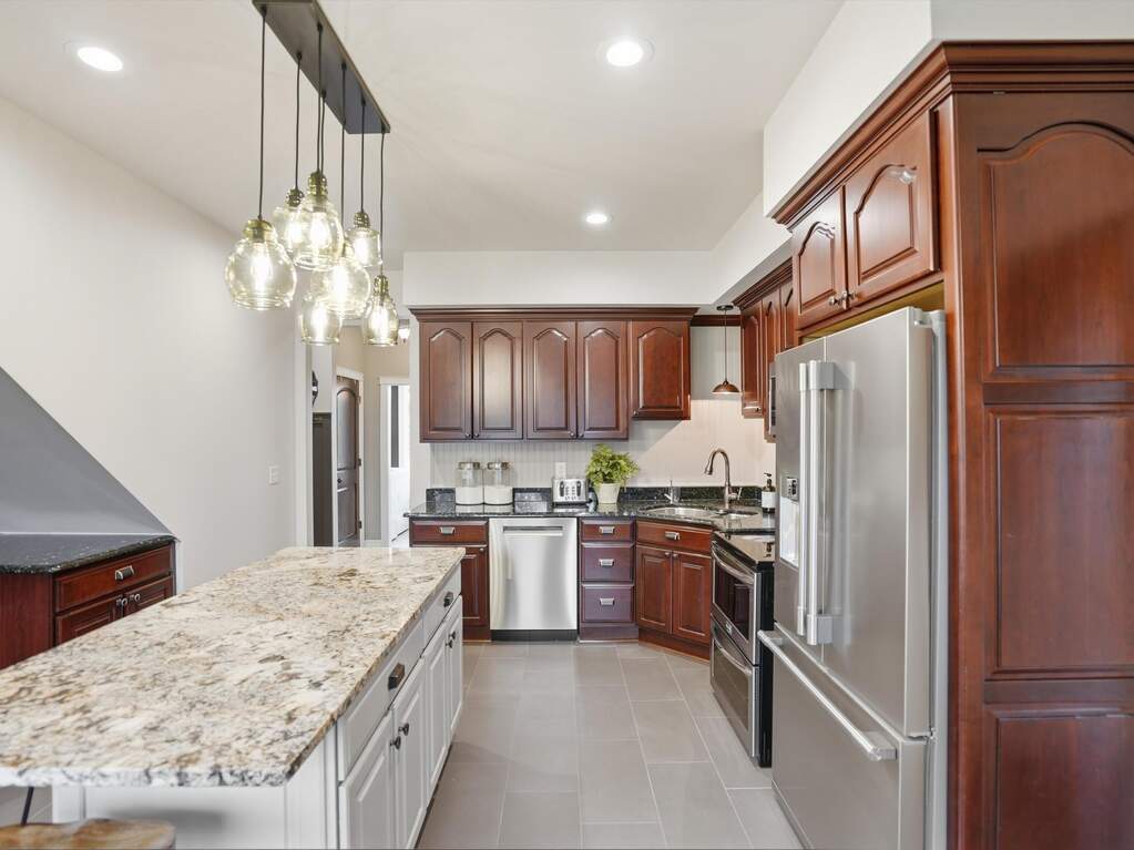 5 Bedroom Single Family Home/House's Image 11