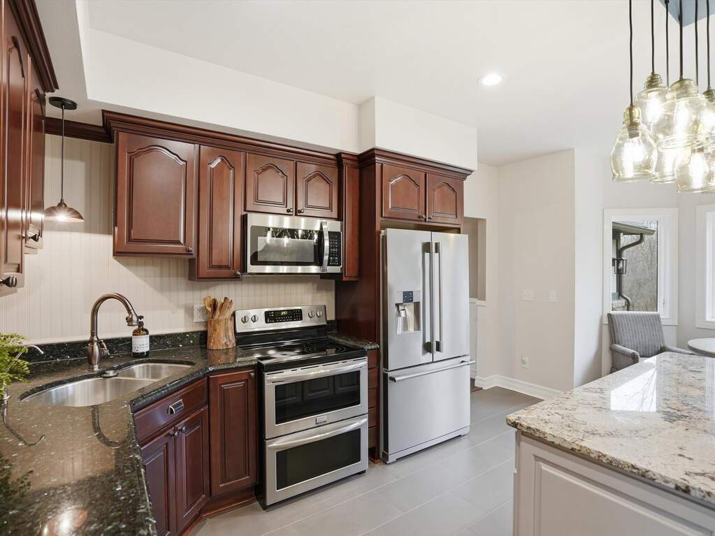 5 Bedroom Single Family Home/House's Image 12